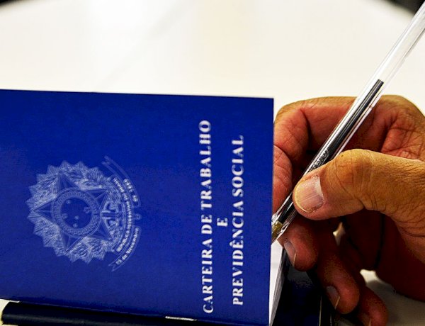 Brasil atinge menor desemprego da história, mas cortes em vagas qualificadas acendem alerta no mercado de trabalho!