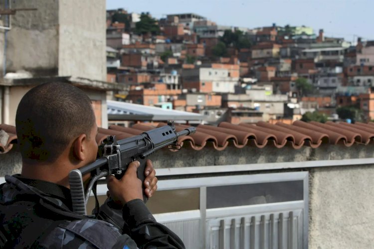 Brasil Sob Pressão: Megaoperações Policiais Reacendem Debate Sobre Segurança e Direitos Humanos!