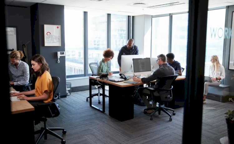 Economia em 2025: Juros Altos, Inflação Resistente e Oportunidades no Mercado de Trabalho