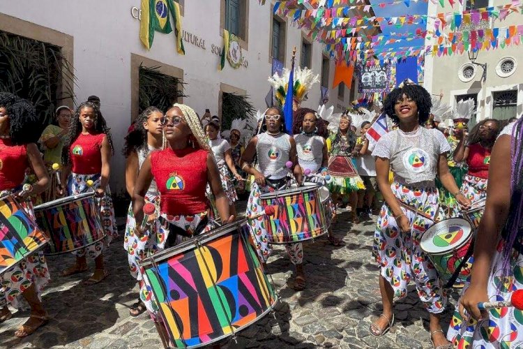 Carnaval 2025 no Rio: Uma Explosão de Tradição, Inovação e Consciência Social!