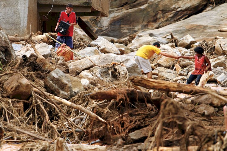 Brasil Avança no Mercado de Trabalho: Taxa de Desemprego Cai para o Menor Nível em 10 Anos, Mas Desafios Regionais Ainda Persistem