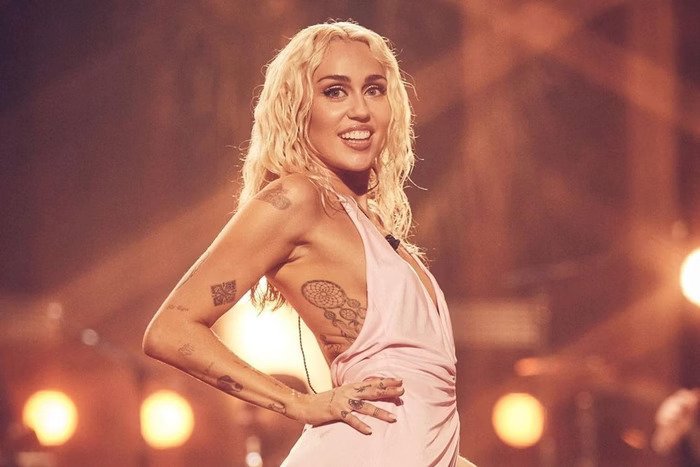 Prepare-se para o Melhor da Música em 2025: Álbuns Imperdíveis de Lady Gaga, The Weeknd, Miley Cyrus e Mais!